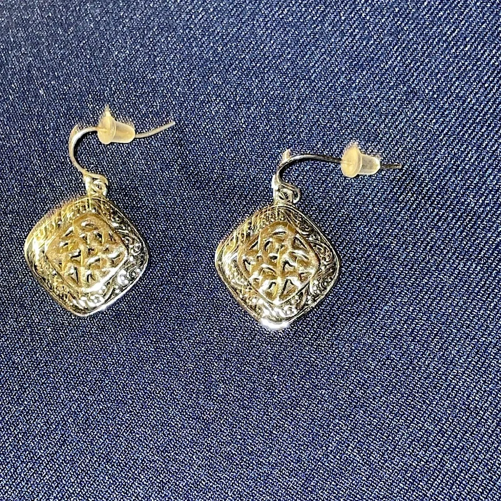 Beautiful Lia Sophia wire-back earrings. Diamond shaped, Black/Silver tone. - Picture 1 of 6